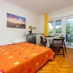 Traumhaftes Nur 150 Meter Zum Mit Meerblick, Liege, Grill, Hundefreundlich * Dramalj