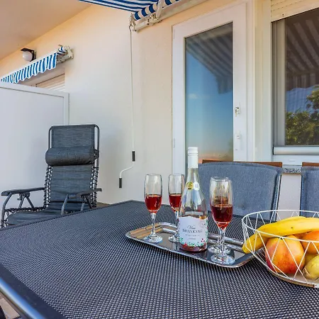 Traumhaftes Nur 150 Meter Zum Mit Meerblick, Liege, Grill, Hundefreundlich Appartement *