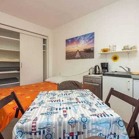 Traumhaftes Nur 150 Meter Zum Mit Meerblick, Liege, Grill, Hundefreundlich *